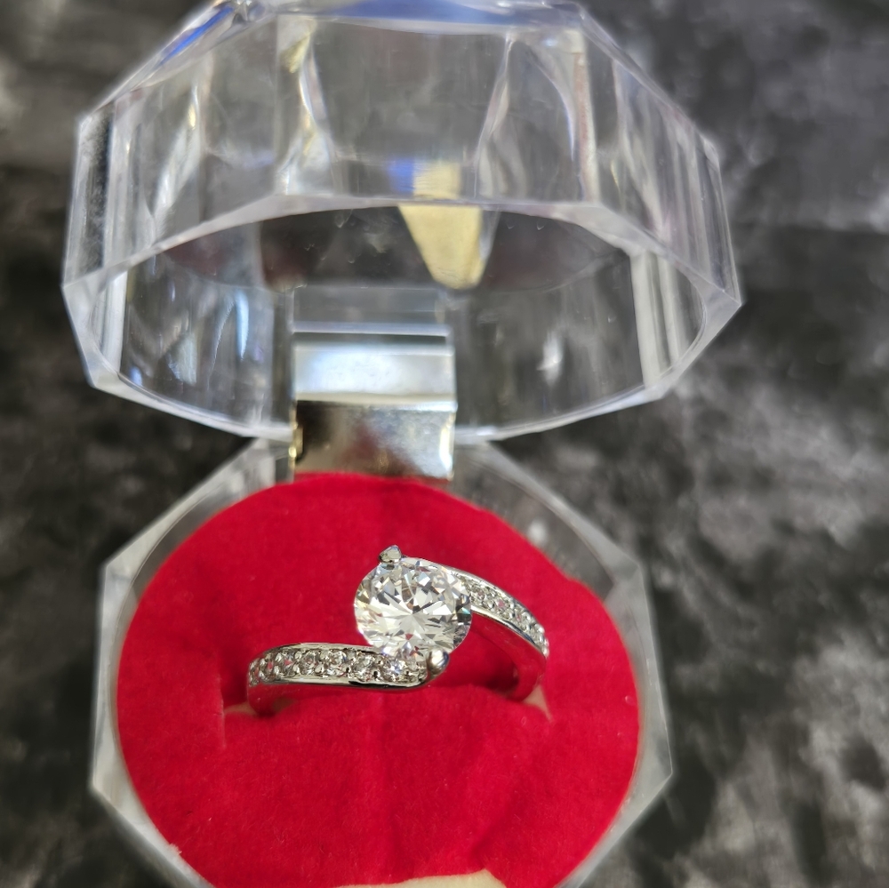 Crystal Sparkly Ring Size 6